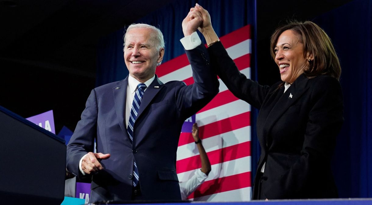 Joe Biden e Kamala Harris durante convenção do Partido Democrata, na Filadélfia, EUA