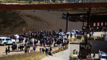 Política, conhecida como Título 42, vai expirar à meia-noite de 11 de maio, provocando uma corrida de imigrantes para a fronteira