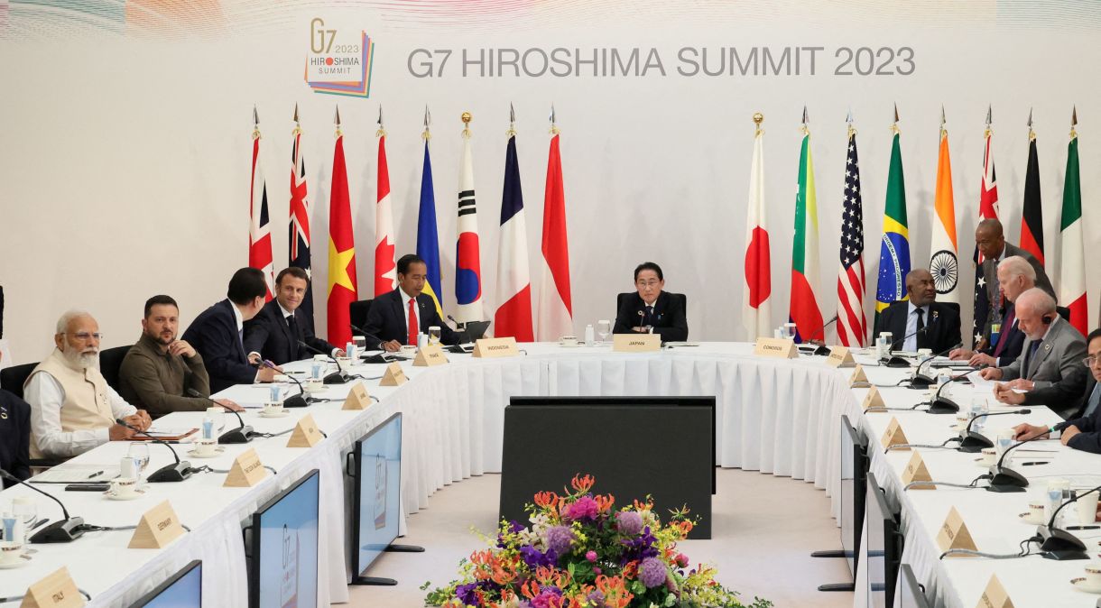 Líderes e convidados do G7 durante encontro em Hiroshima, Japão