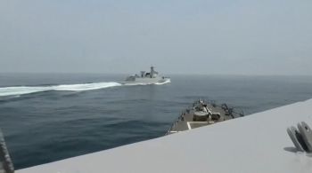 No Estreito de Taiwan, navio de guerra chinês cruzou na frente de um contratorpedeiro dos Estados Unidos, um incidente arriscado em meio à deterioração dos laços sino-americanos