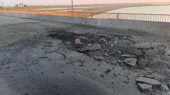 Porta-vozes russos disseram que quatro mísseis foram disparados por forças ucranianas contra a ponte