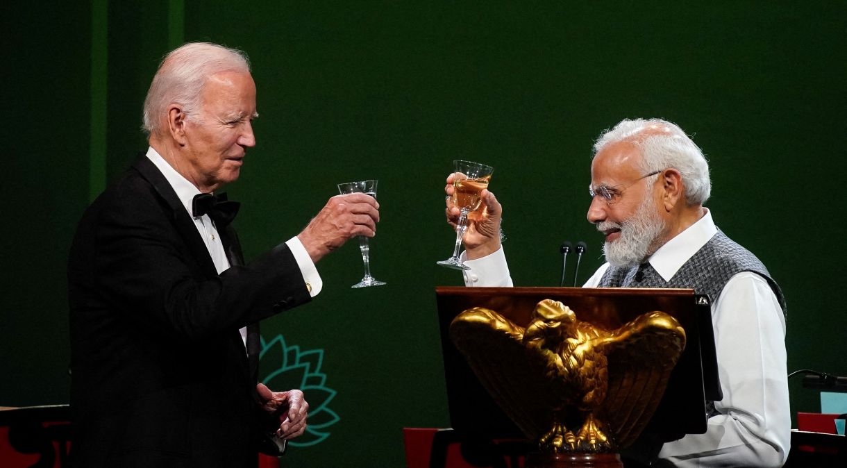 Presidente dos EUA, Joe Biden, e premiê indiano, Narendra Modi, brindam durante jantar de Estado na Casa Branca, em Washington, EUA