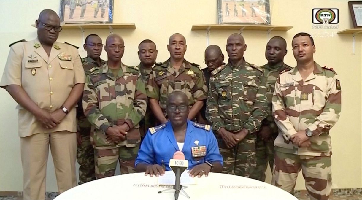 Soldados do Níger em declaração na TV do país