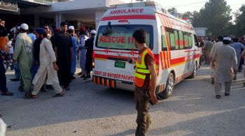 Outras 130 pessoas ficaram feridas após a explosão de um homem-bomba durante comício político na província de Khyber Pakhtunkhwa, no noroeste do país 