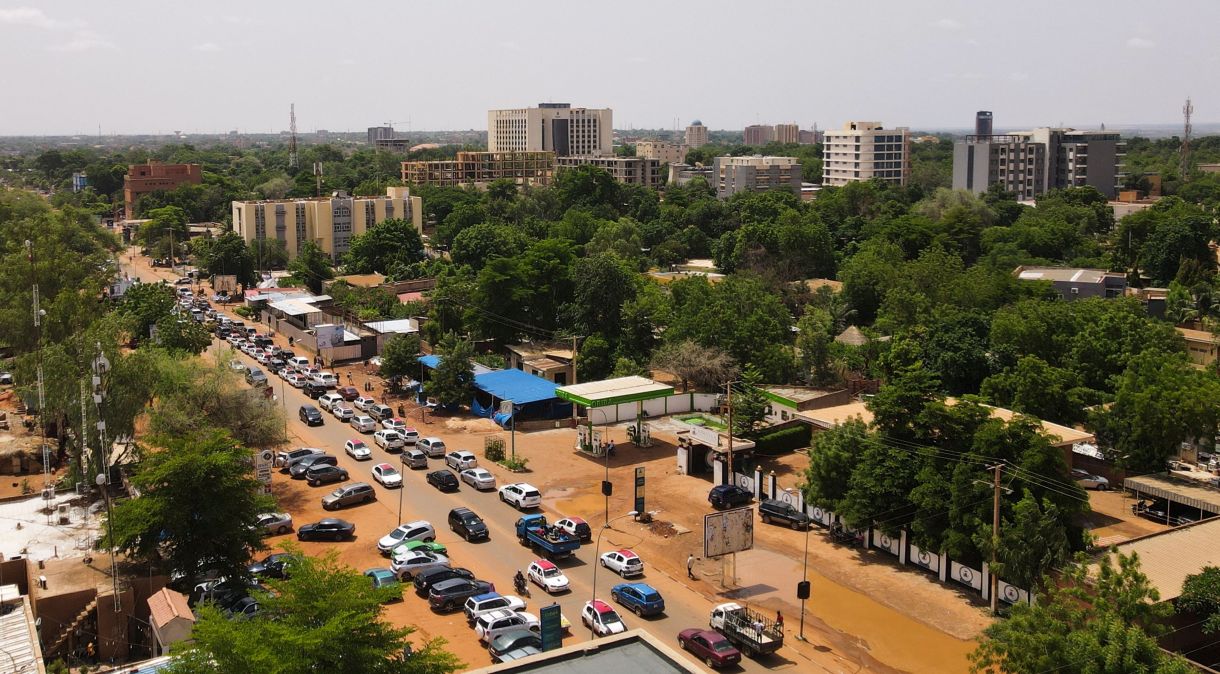 Vista de ruas em Niamei, capital do Níger, após o golpe militar que derrubou o presidente Bazoum