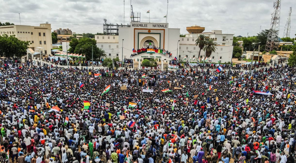 Manifestação contra sanções na capital do Níger, Niamei