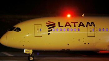 Voo LA505 fez pouso de emergência no meio do trajeto em aeroporto do Panamá na terça-feira (15), de acordo com a empresa 