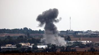 Equipe da CNN no local ouviu o sistema de defesa aérea Domo de Ferro de Israel trabalhando para interceptar os foguetes