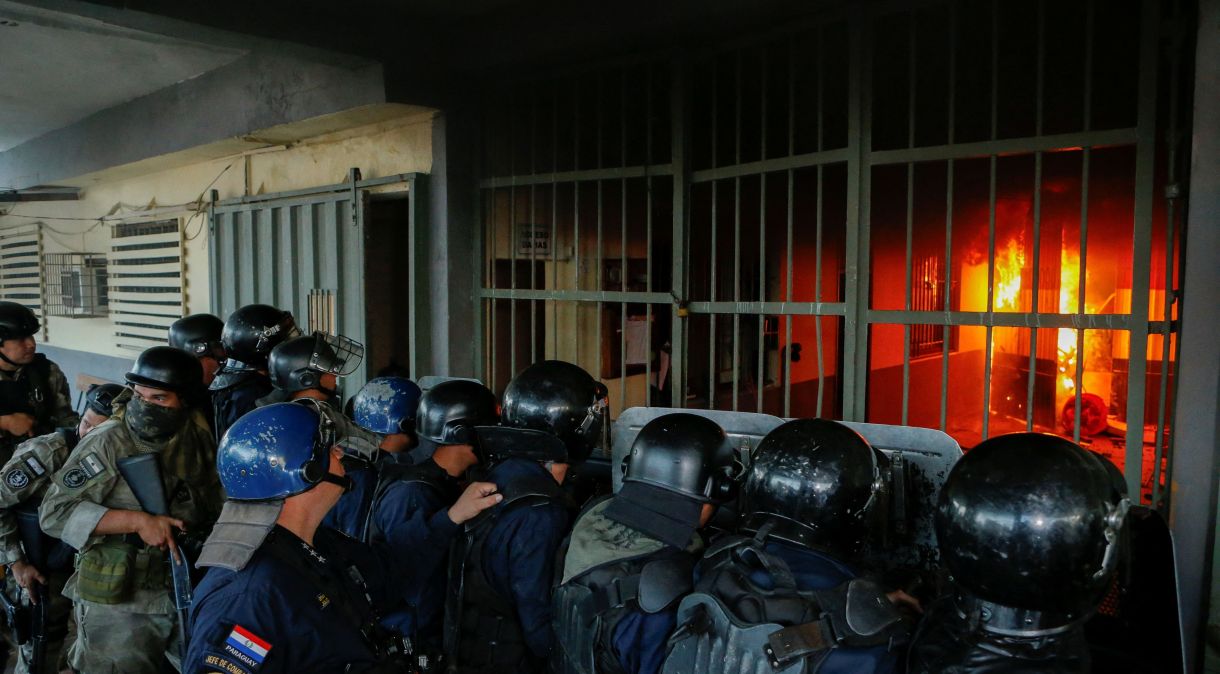 Presos fazem rebelião com guardas reféns em maior prisão do Paraguai