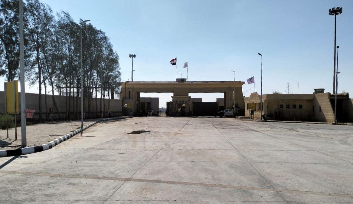 Passagem de fronteira de Rafah vista pelo lado do Egito