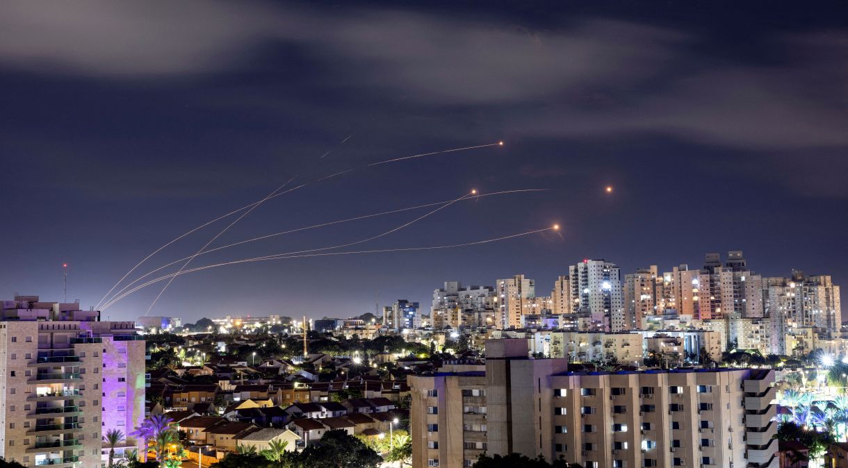 Sistema antimíssil de Israel intercepta foguetes lançados da Faixa de Gaza, no sul de Israel