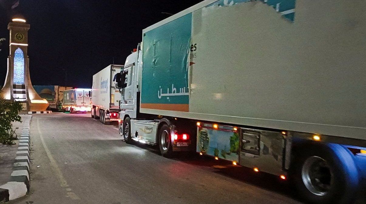 Caminhões com ajuda humanitária em direção a Rafah