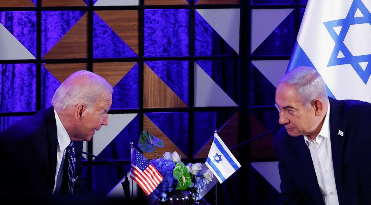 Joe Biden conversa com Benjamin Netanyahu em Tel Aviv