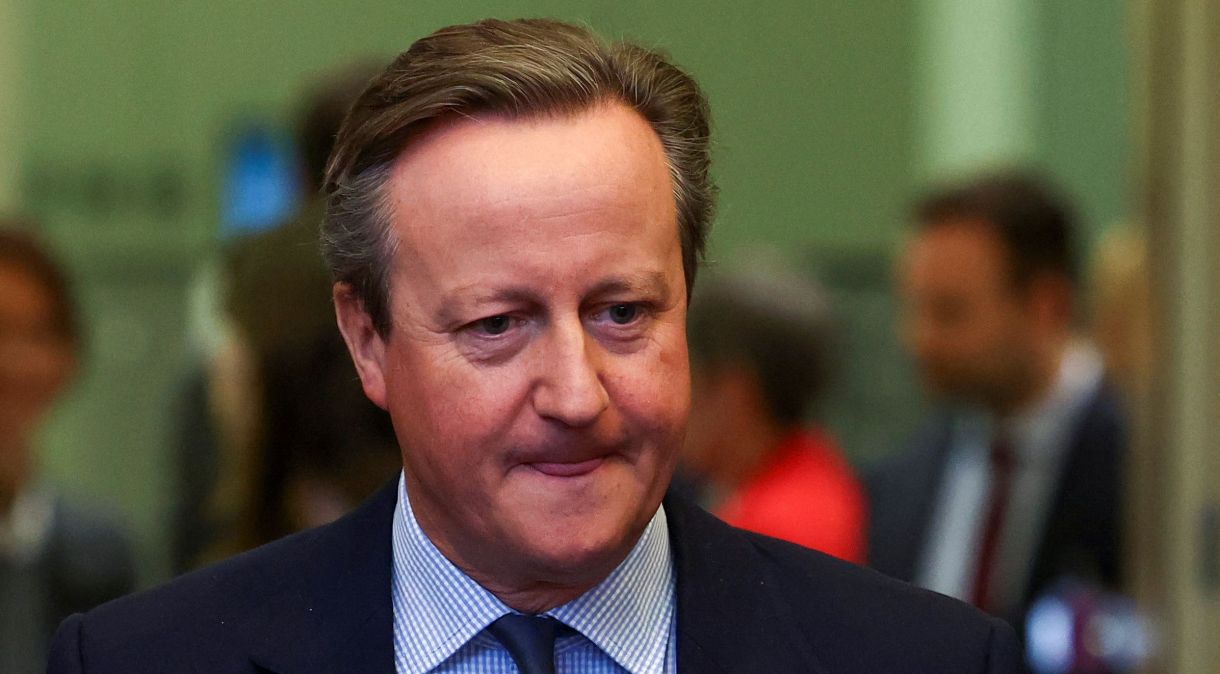 Secretário britânico das Relações Exteriores, David Cameron, durante reunião da Otan em Bruxelas