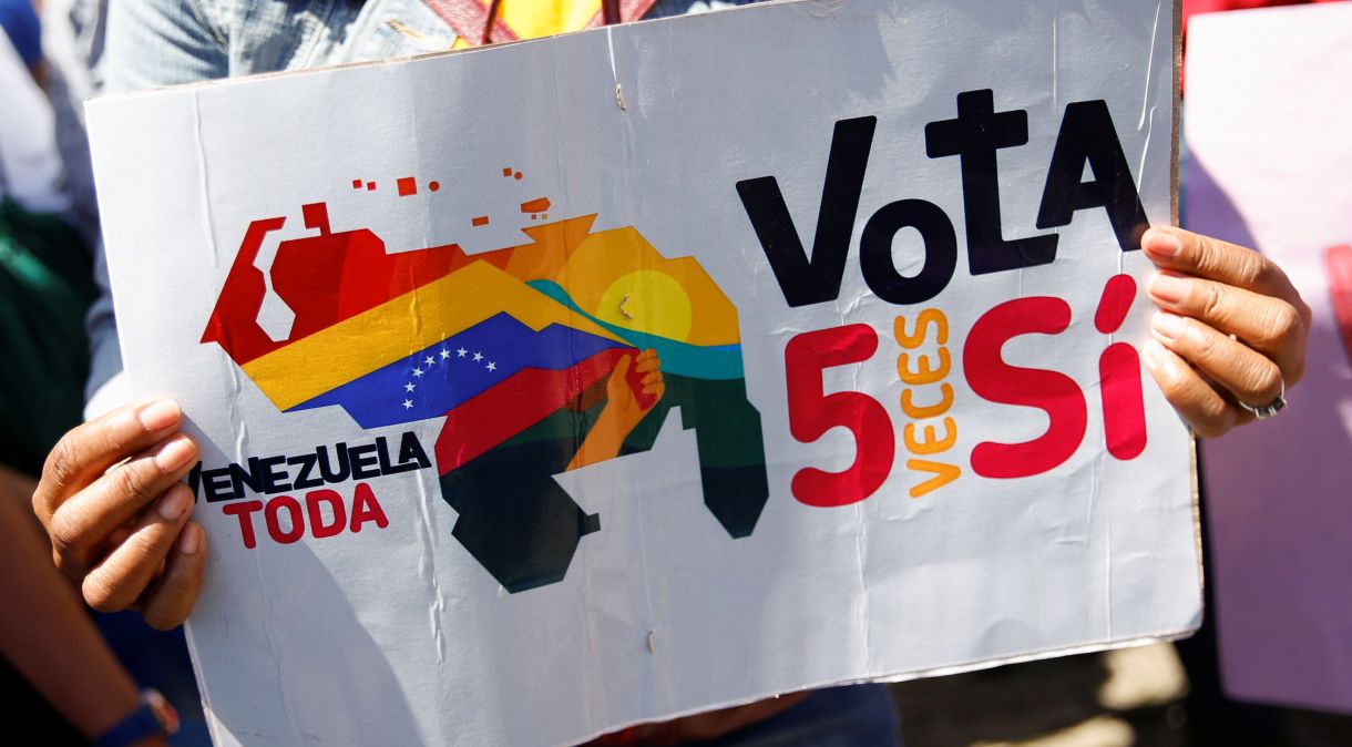Marcha em Caracas em apoio a referendo sobre território em disputa de Essequibo