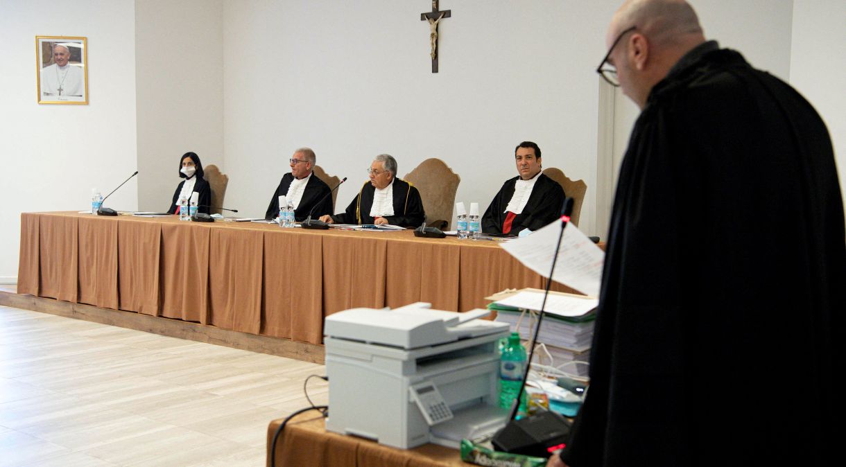 Julgamento no Vaticano de dez pessoas acusadas de crimes financeiros