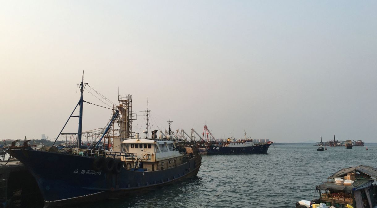 Barcos de pesca na província de Hainan, na China
