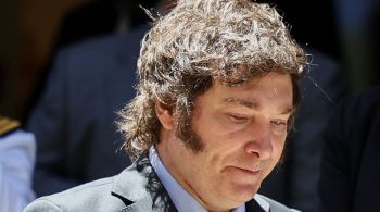 Criticado por fundação organizadora do evento, chefe de Estado argentino diz ter sentido “hostilidade”