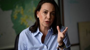 Assessores da líder da oposição venezuelana María Corina Machado solicitaram asilo na embaixada argentina depois que um promotor local emitiu mandados de prisão contra eles por conspiração