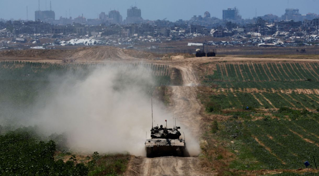 Tanque perto da fronteira entre Israel e Gaza