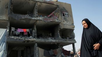 Cidade ao sul de Gaza enfrenta avanço das forças israelenses e bombardeios, apesar de críticas internacionais