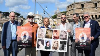 Manifestantes protestaram antes de festival do Dia Mundial da Criança organizado pelo Vaticano