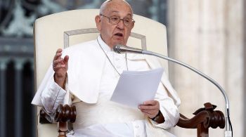Jornais italianos disseram que pontífice de 87 anos usou expressão equivalente a "viadagem" durante reunião com bispos