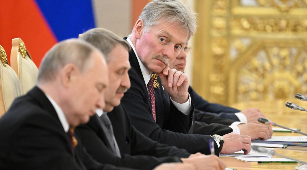 Porta-voz do Kremlin Dmitry Peskov em reunião com Vladimir Putin