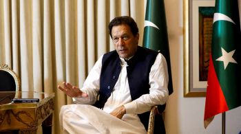 Imran Khan foi condenado a dez anos de prisão sob a acusação de tornar público um telegrama confidencial, enviado a Islamabad, pelo embaixador do Paquistão em Washington
