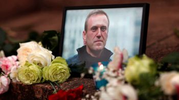 Cerimônia acontecerá após mãe acusar autoridades de chantagem para liberar corpo do filho; opositor de Putin morreu em 16 de fevereiro em uma prisão na Sibéria