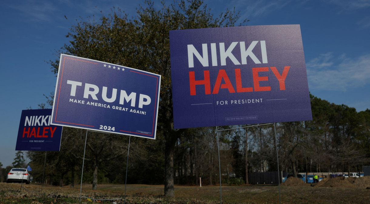 Cartazes de Donald Trump e Nikki Haley na Carolina do Sul, EUA