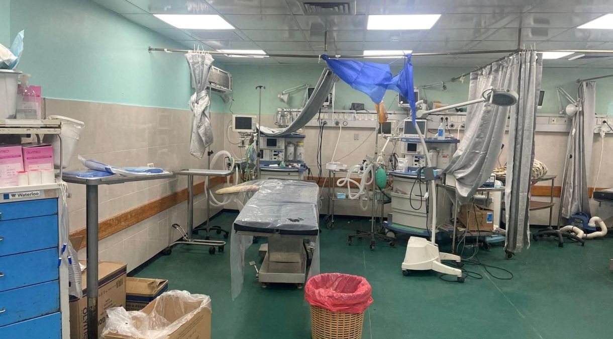 Hospital Al Shifa, em Gaza, durante operação militar israelense nos arredores
