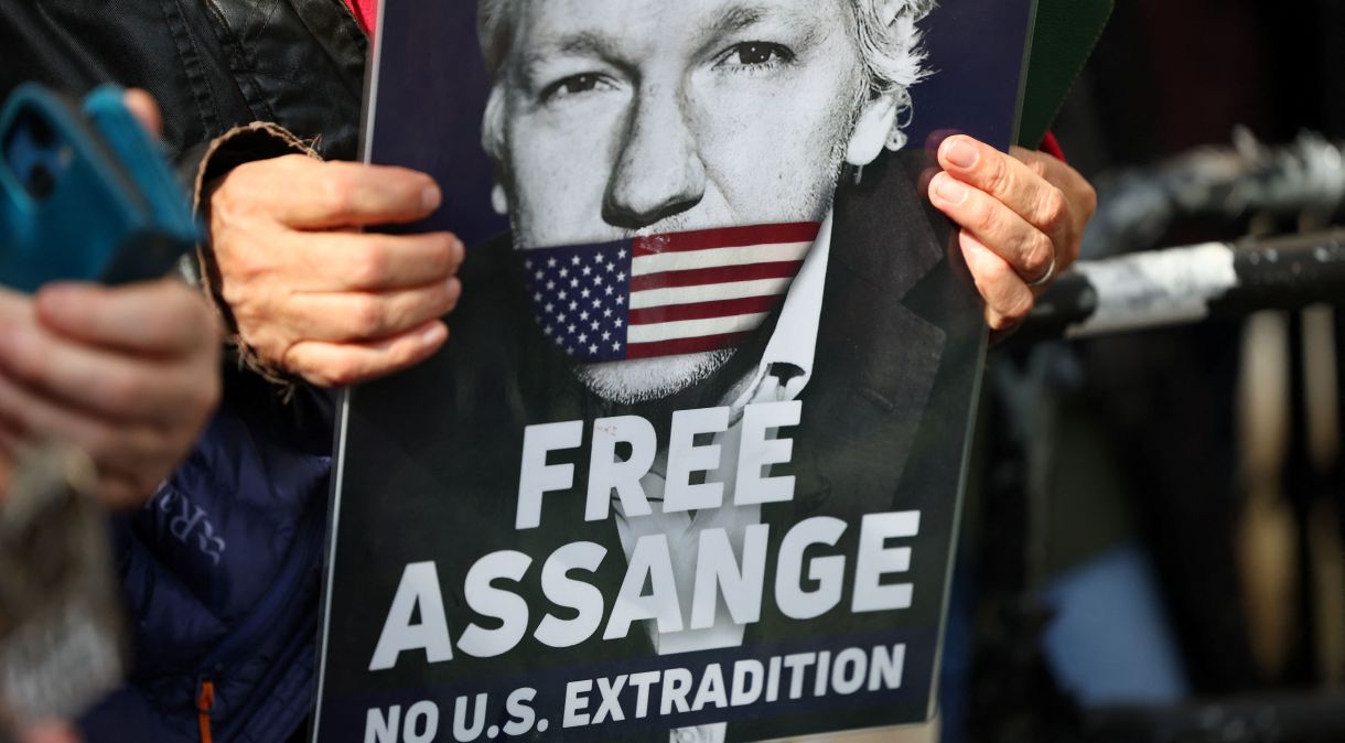 Apoiadora de Julian Assange em Londres