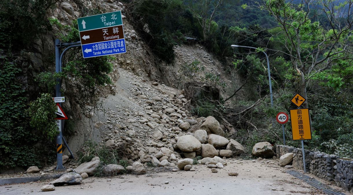 Deslizamento após terremoto em Hualien