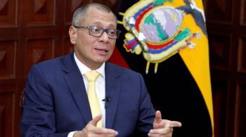 Forças equatorianas invadiram embaixada mexicana em Quito em busca de ex-vice-presidente acusado de corrupção.