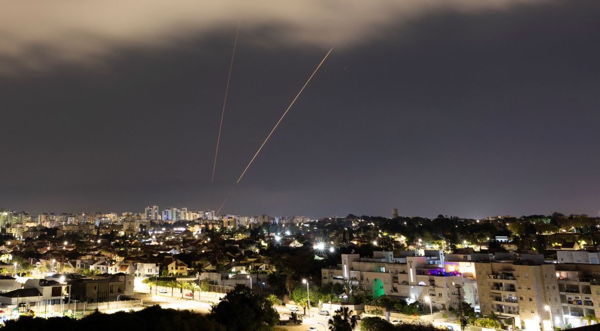 Irã lançou ataques com mísseis e drones contra Israel no fim de semana