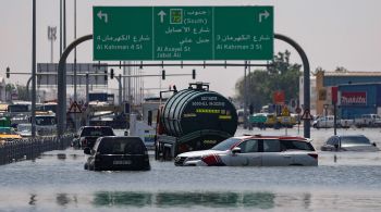 Emirados Árabes Unidos registraram as chuvas mais fortes em pelo menos 75 anos, com mais de um ano de precipitação em 24 horas